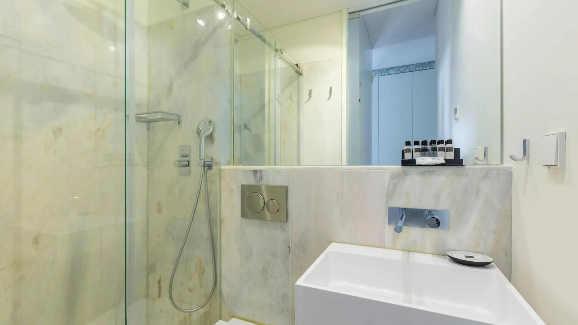 My Lx Flat Luxury Chiado Design Apartment Лиссабон